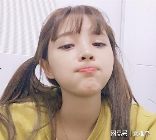 吃瓜网红两字网名女,揭秘网络红人的甜蜜与苦涩